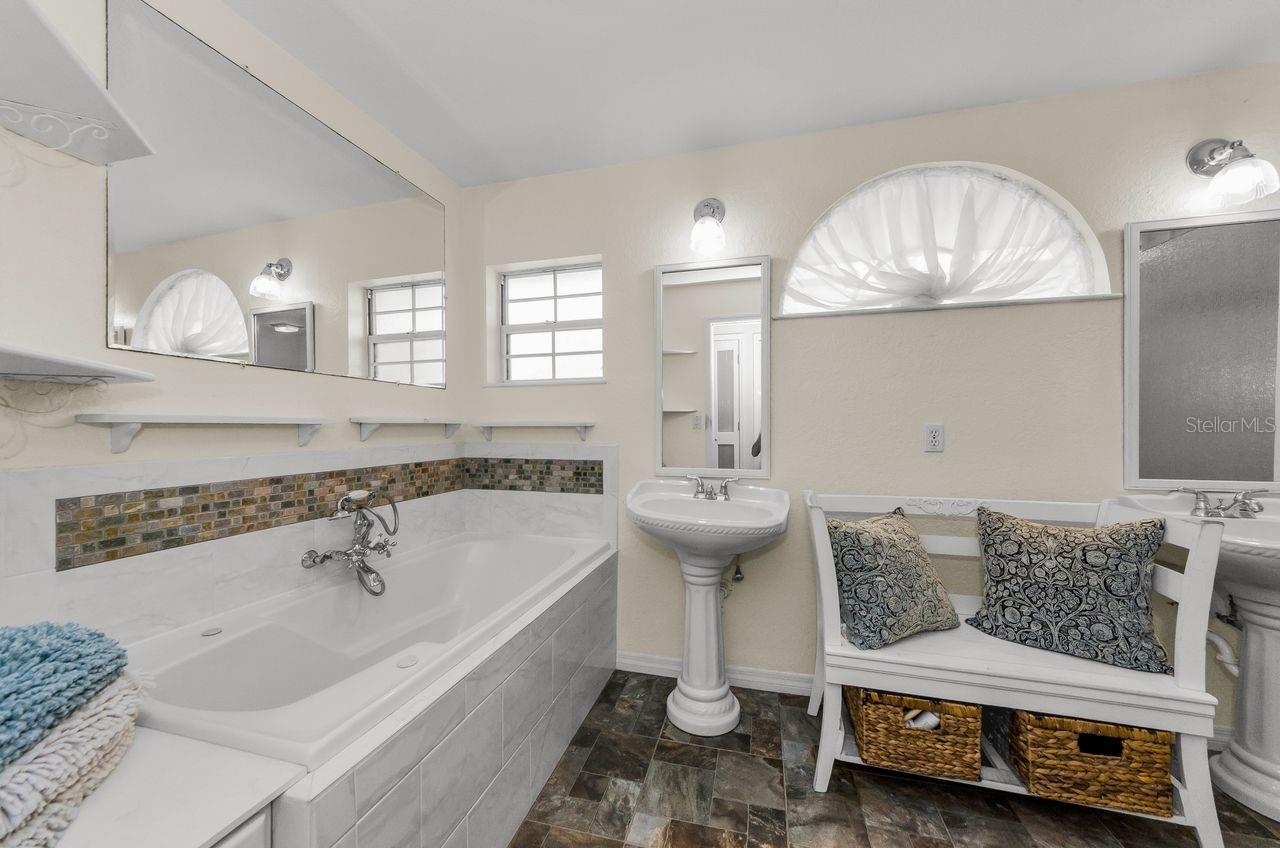 Image 18 of 60 For 1611 Gulf Beach Boulevard