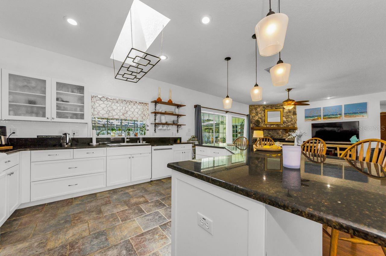 Image 8 of 60 For 1611 Gulf Beach Boulevard