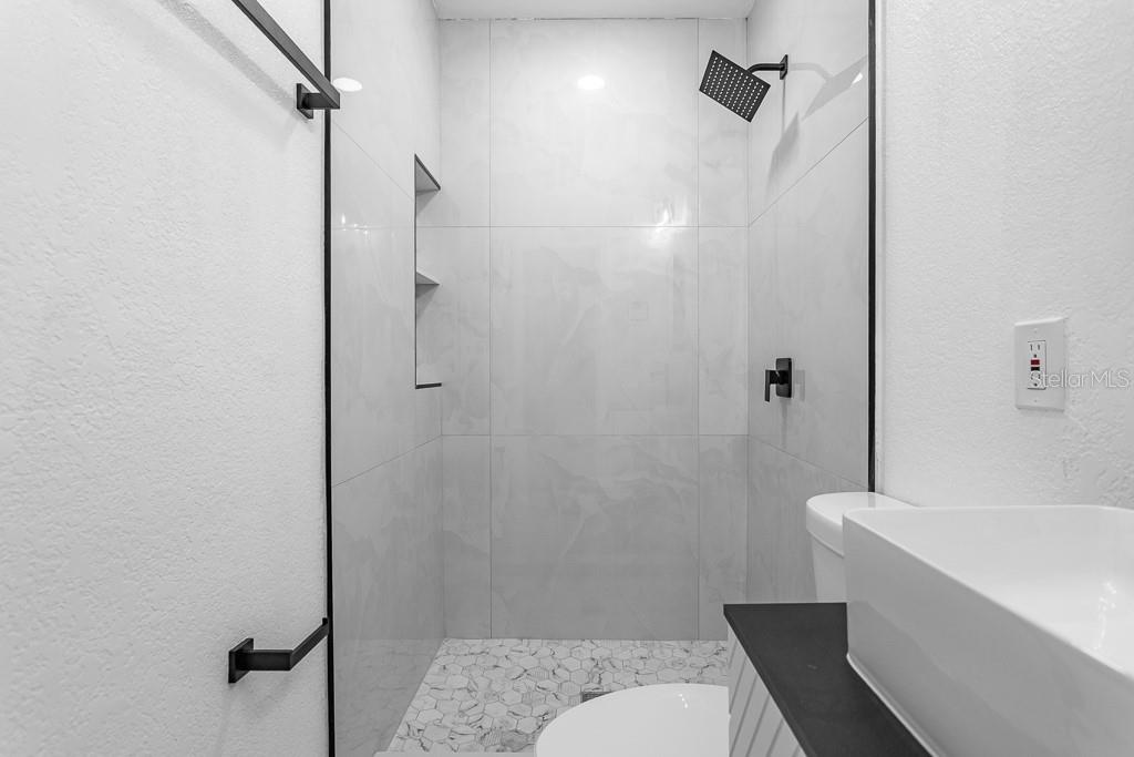 Image 10 of 22 For 4704 Chapin Avenue
