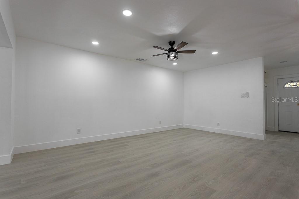 Image 11 of 22 For 4704 Chapin Avenue
