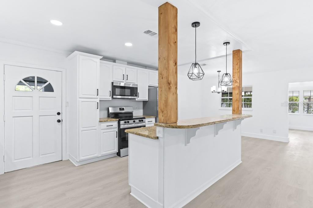 Image 3 of 22 For 4704 Chapin Avenue