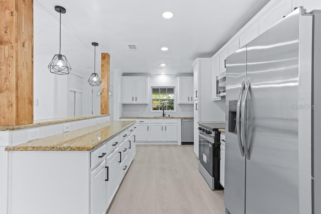Image 5 of 22 For 4704 Chapin Avenue