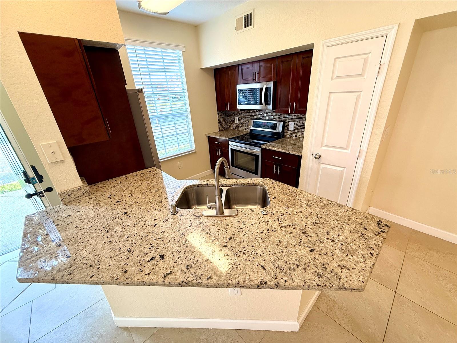 Image 16 of 41 For 10512 Windsor Lake Court 10512