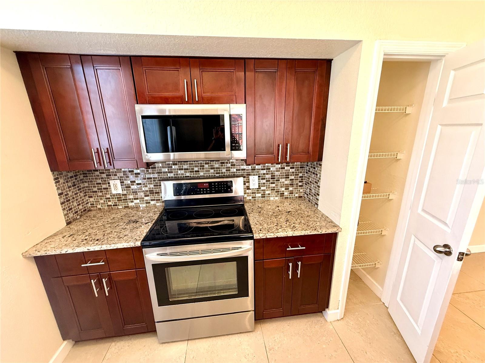 Image 17 of 41 For 10512 Windsor Lake Court 10512