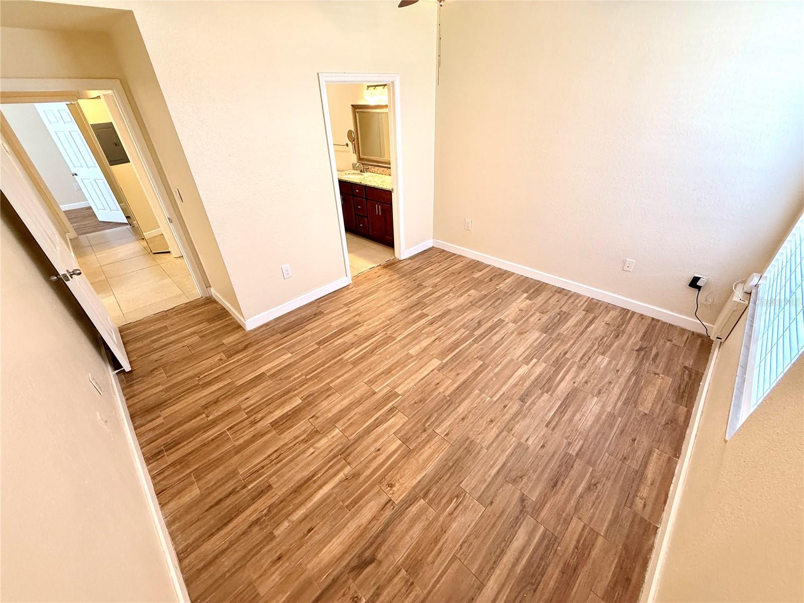 Image 21 of 41 For 10512 Windsor Lake Court 10512
