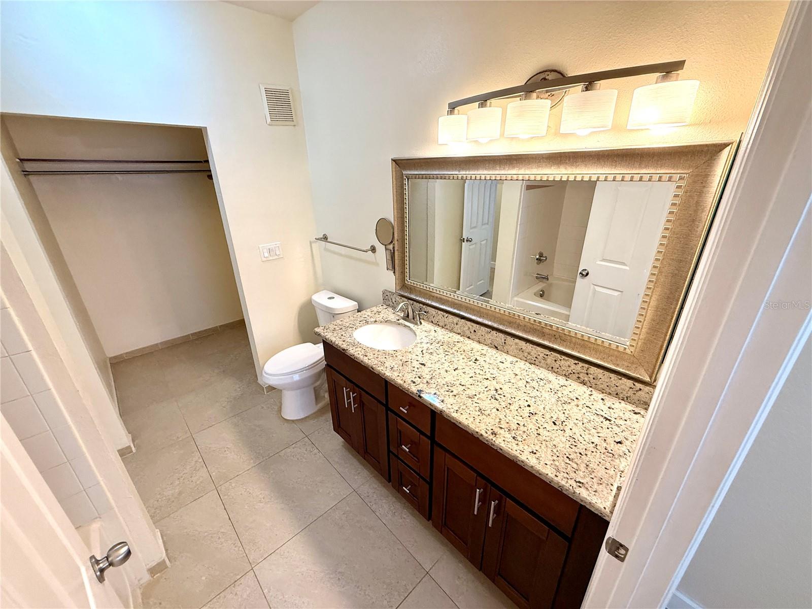 Image 22 of 41 For 10512 Windsor Lake Court 10512
