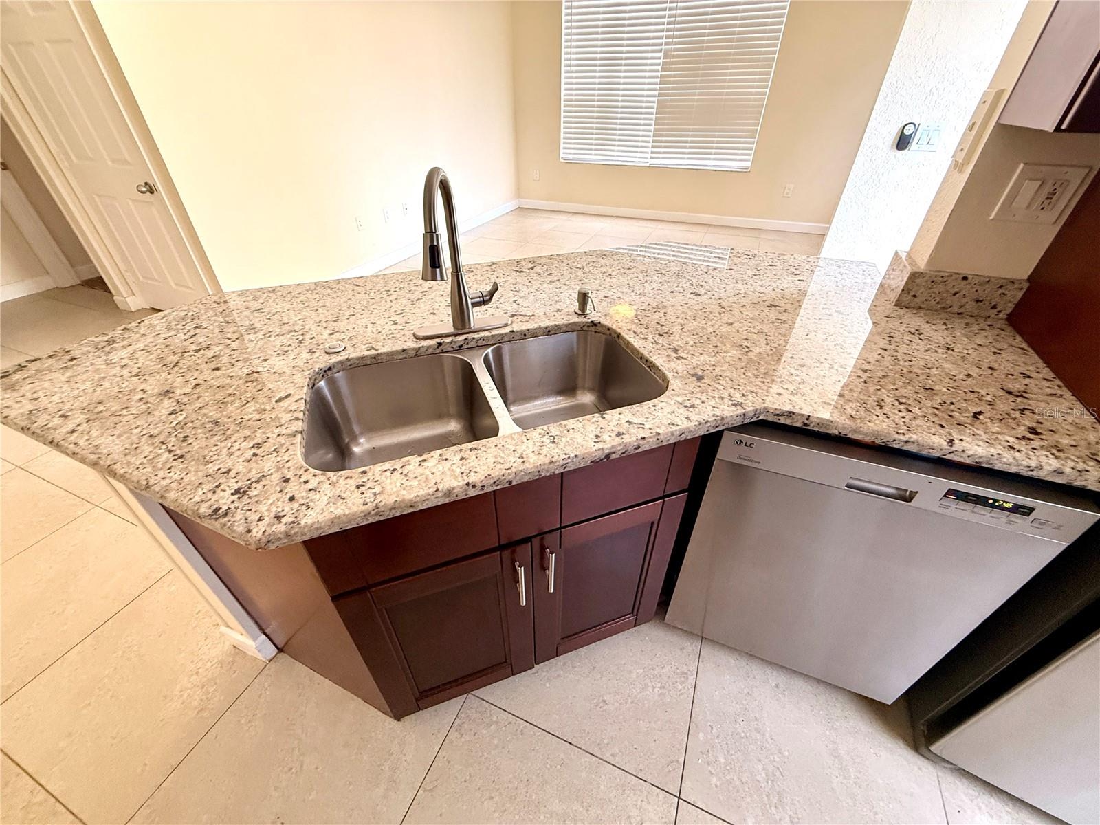 Image 23 of 41 For 10512 Windsor Lake Court 10512