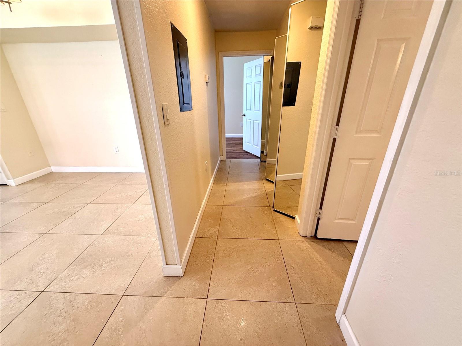 Image 29 of 41 For 10512 Windsor Lake Court 10512