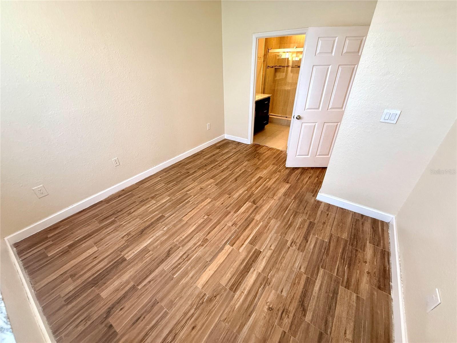 Image 33 of 41 For 10512 Windsor Lake Court 10512