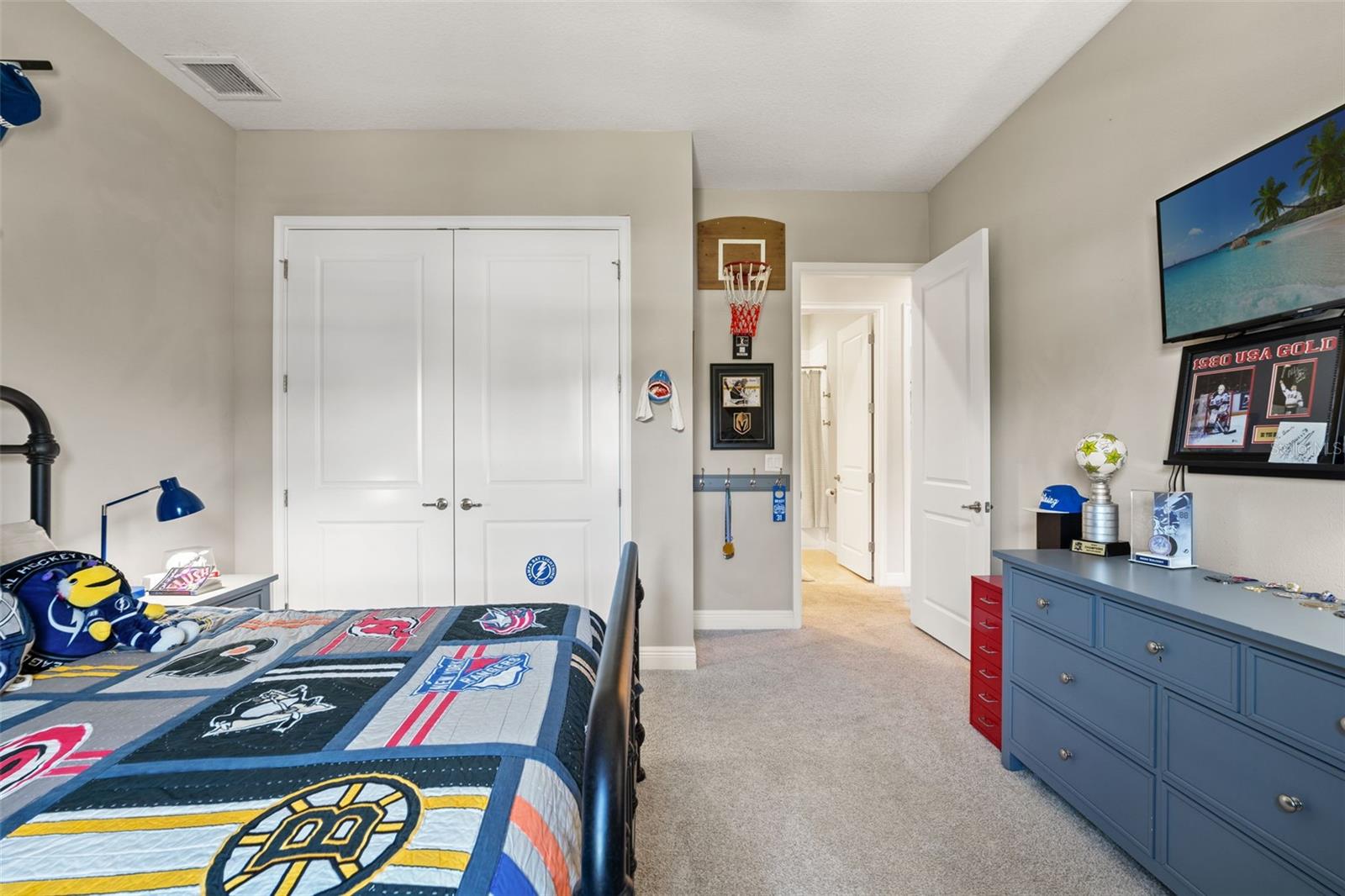 Image 40 of 57 For 4020 Kensington Avenue