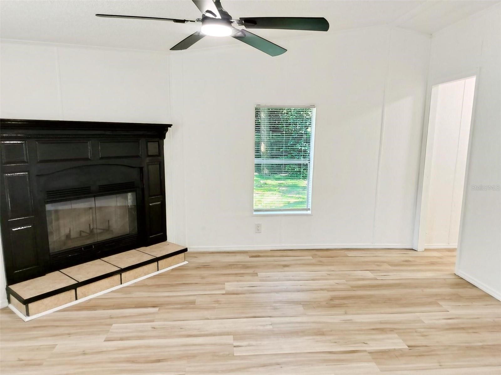 Image 3 of 21 For 12116 Hamlin Road