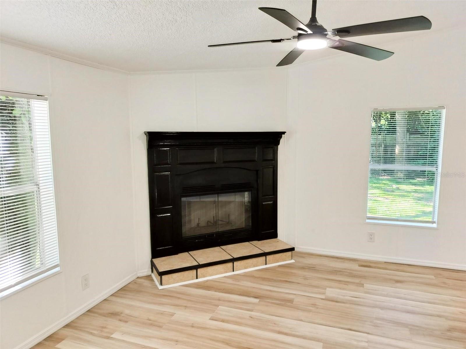 Image 4 of 21 For 12116 Hamlin Road