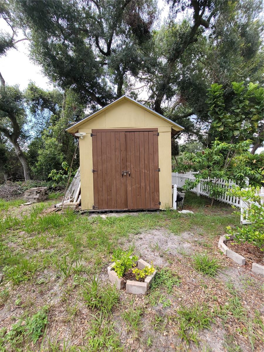 Image 38 of 61 For 8320 Woodlake Place