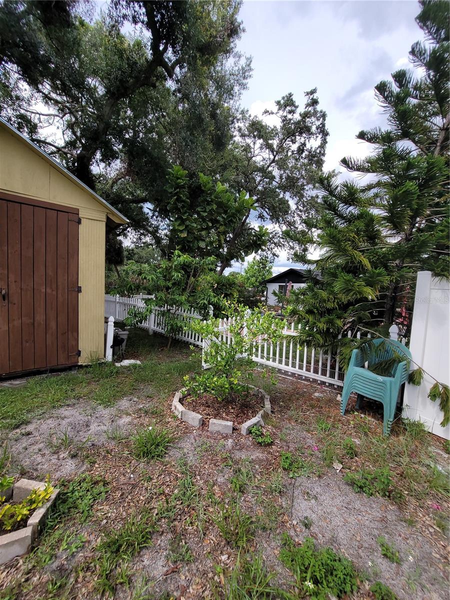 Image 39 of 61 For 8320 Woodlake Place