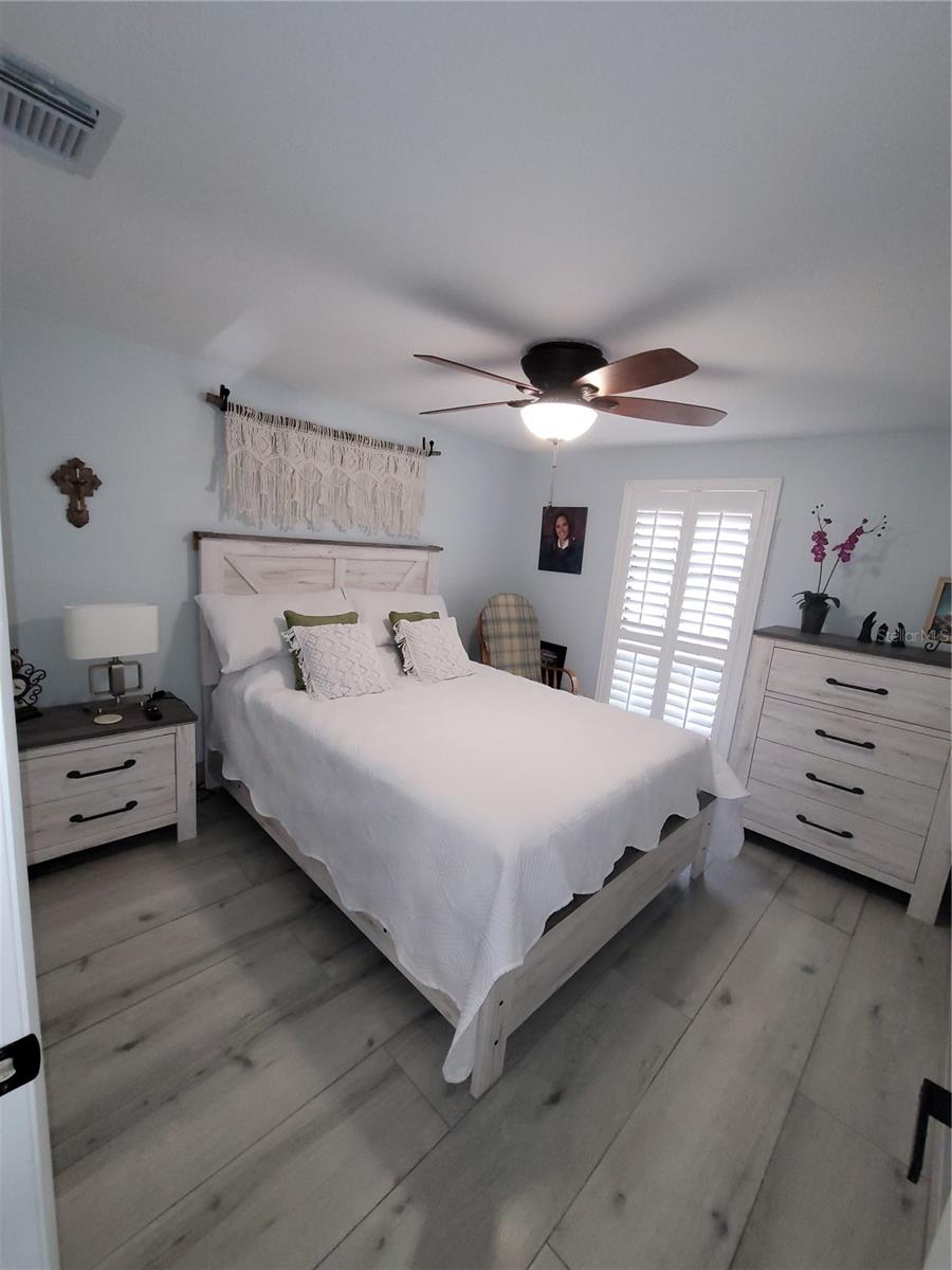 Image 4 of 61 For 8320 Woodlake Place