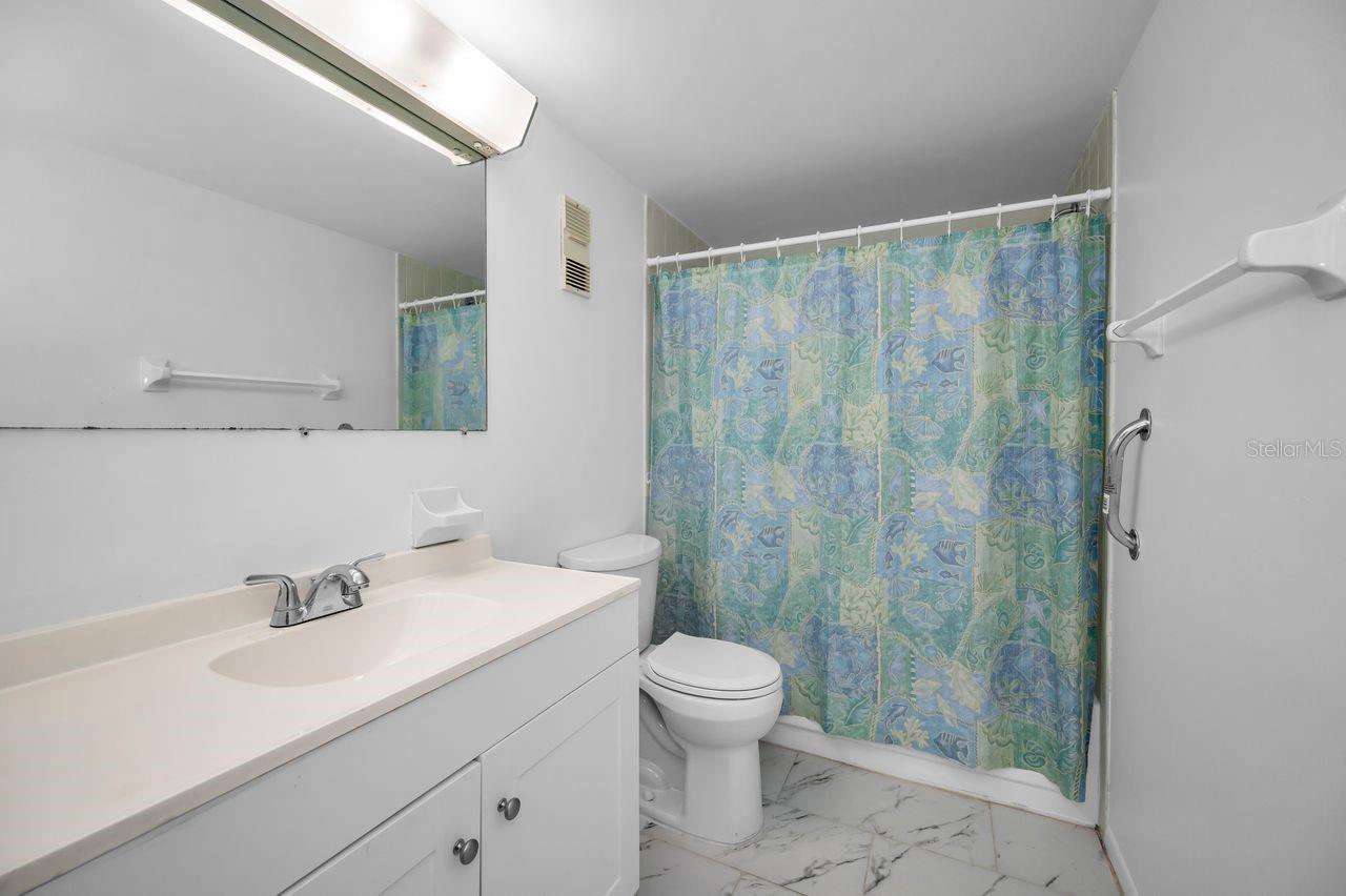 Image 14 of 46 For 860 Virginia Street 105
