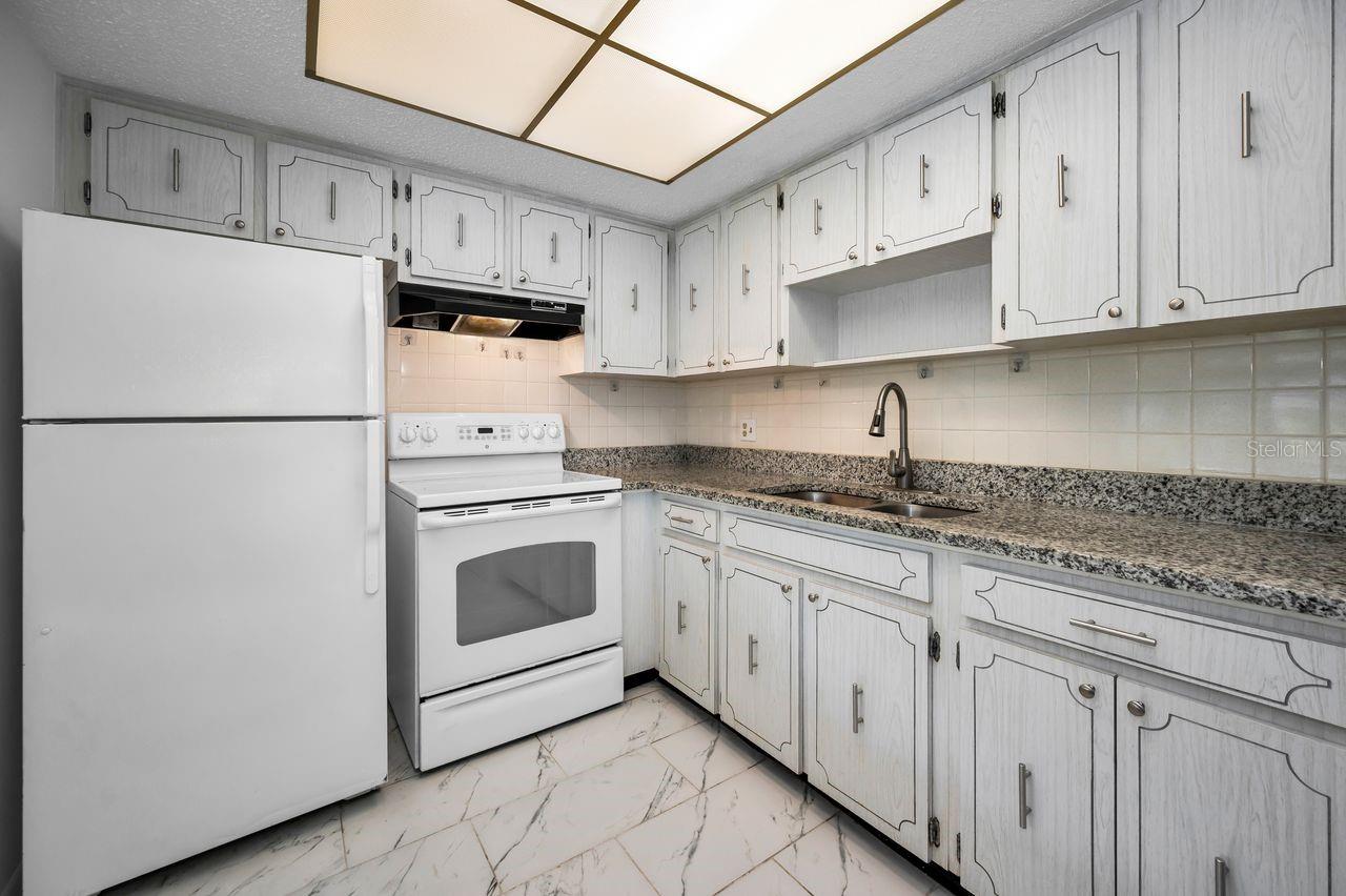Image 7 of 46 For 860 Virginia Street 105