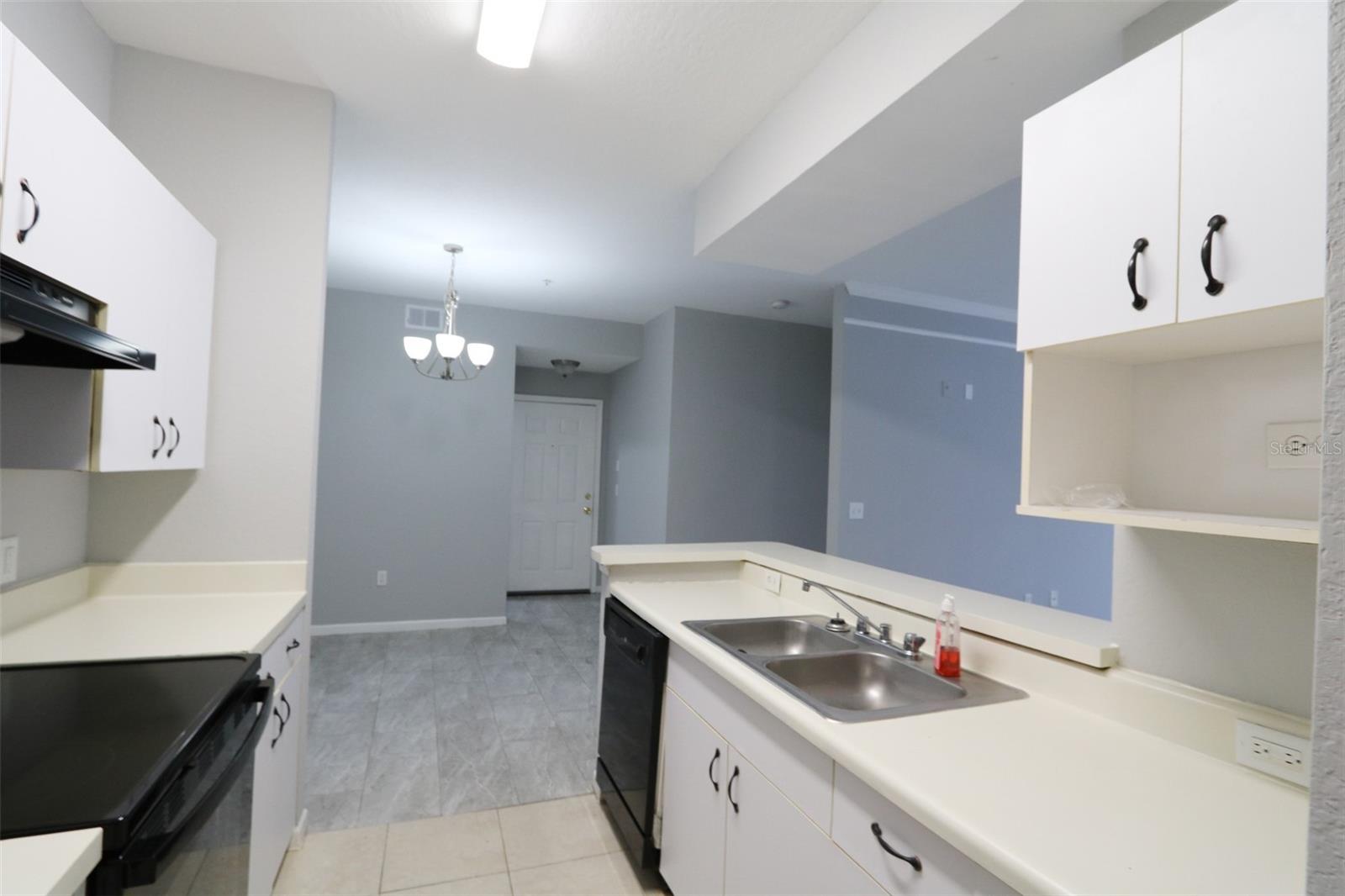 Image 17 of 35 For 17101 Carrington Park Drive 405