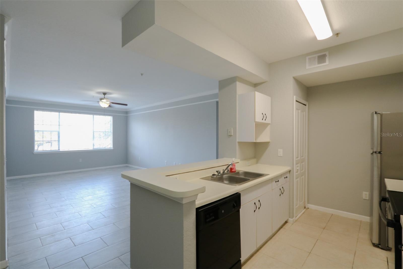 Image 3 of 35 For 17101 Carrington Park Drive 405