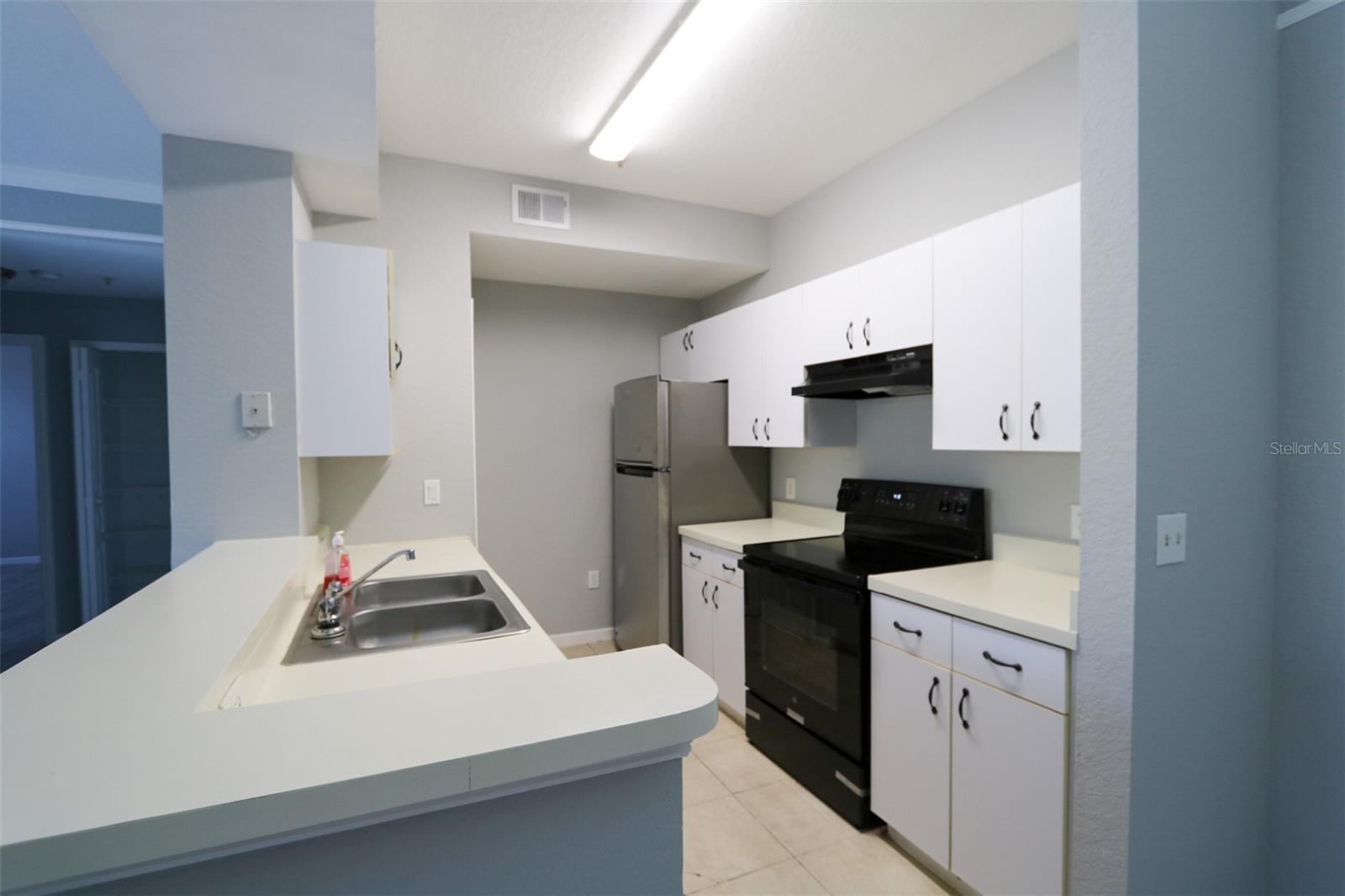 Image 5 of 35 For 17101 Carrington Park Drive 405