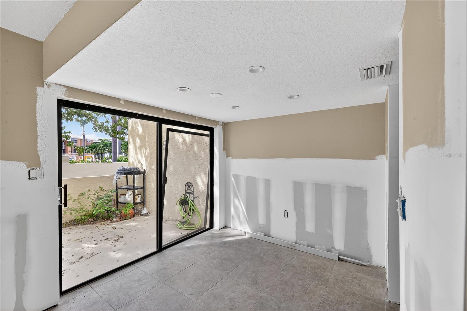 Image 11 of 51 For 7550 Sunshine Skyway Lane S P12