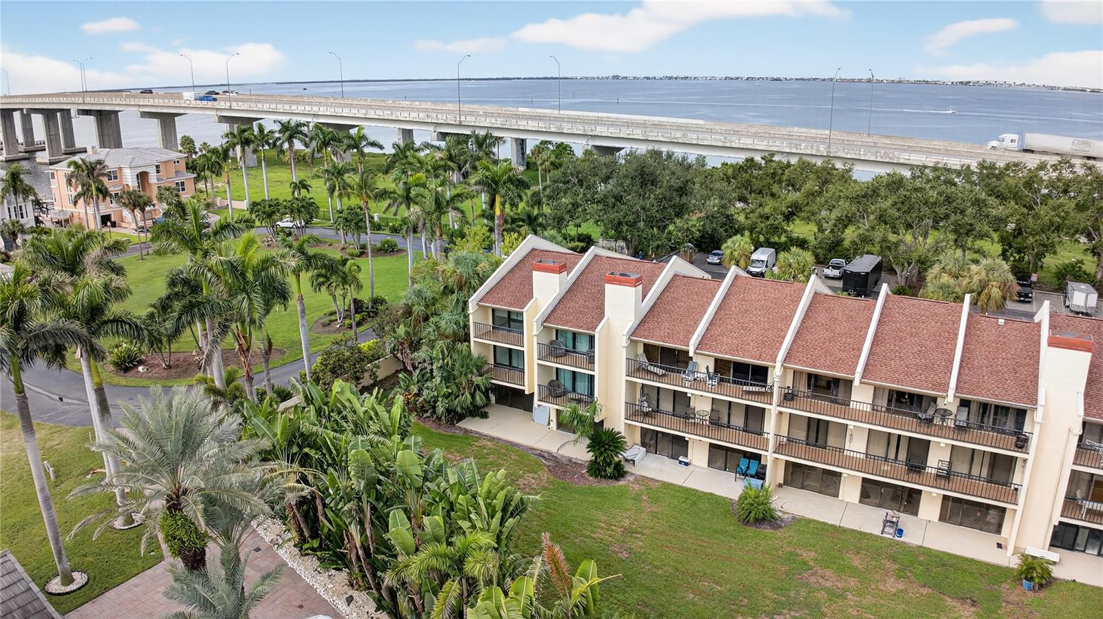 Image 42 of 51 For 7550 Sunshine Skyway Lane S P12