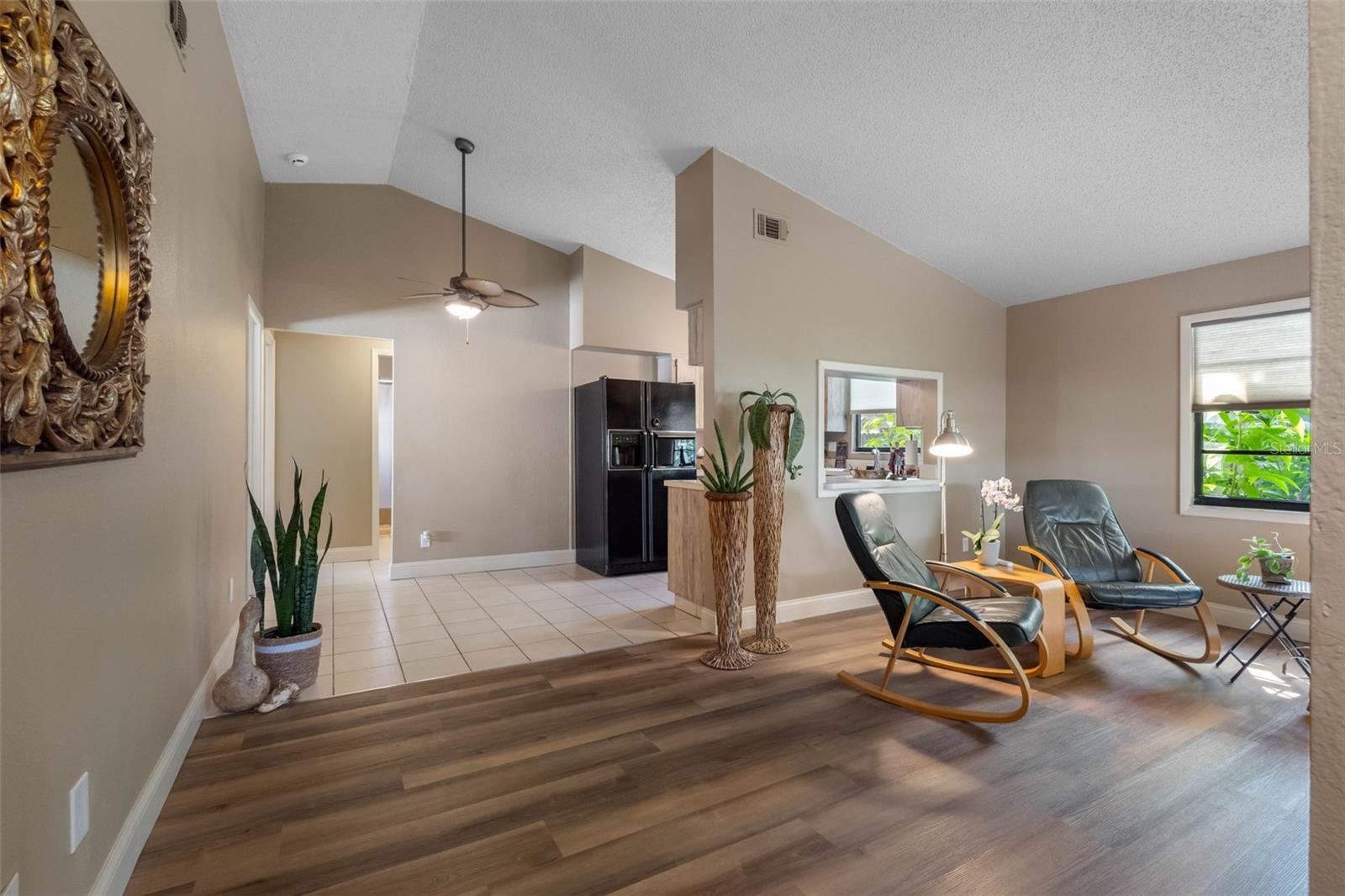 Image 14 of 30 For 50 Irwin Street W