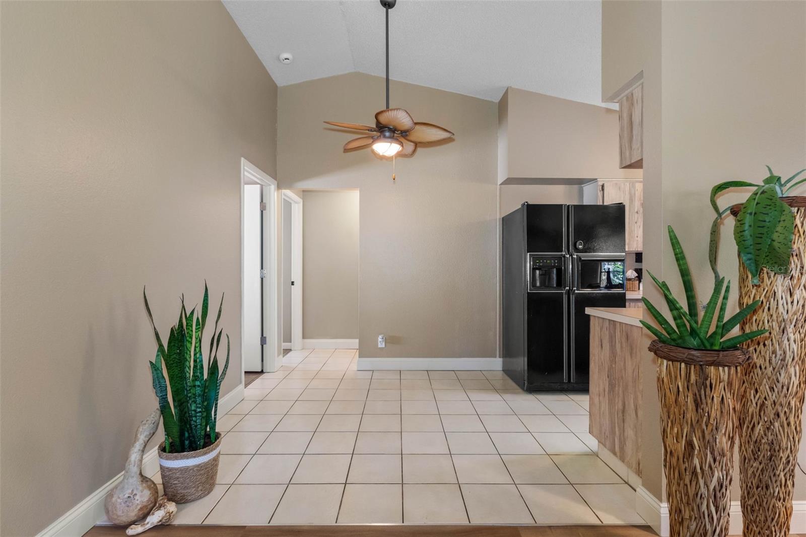 Image 18 of 30 For 50 Irwin Street W