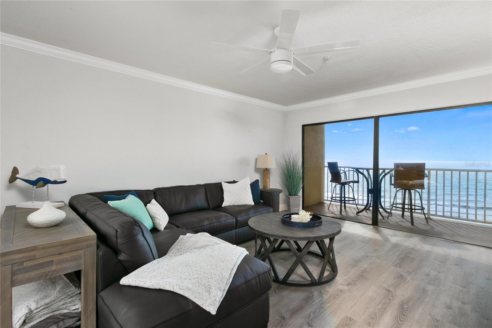 Image 2 of 43 For 19418 Gulf Boulevard 407