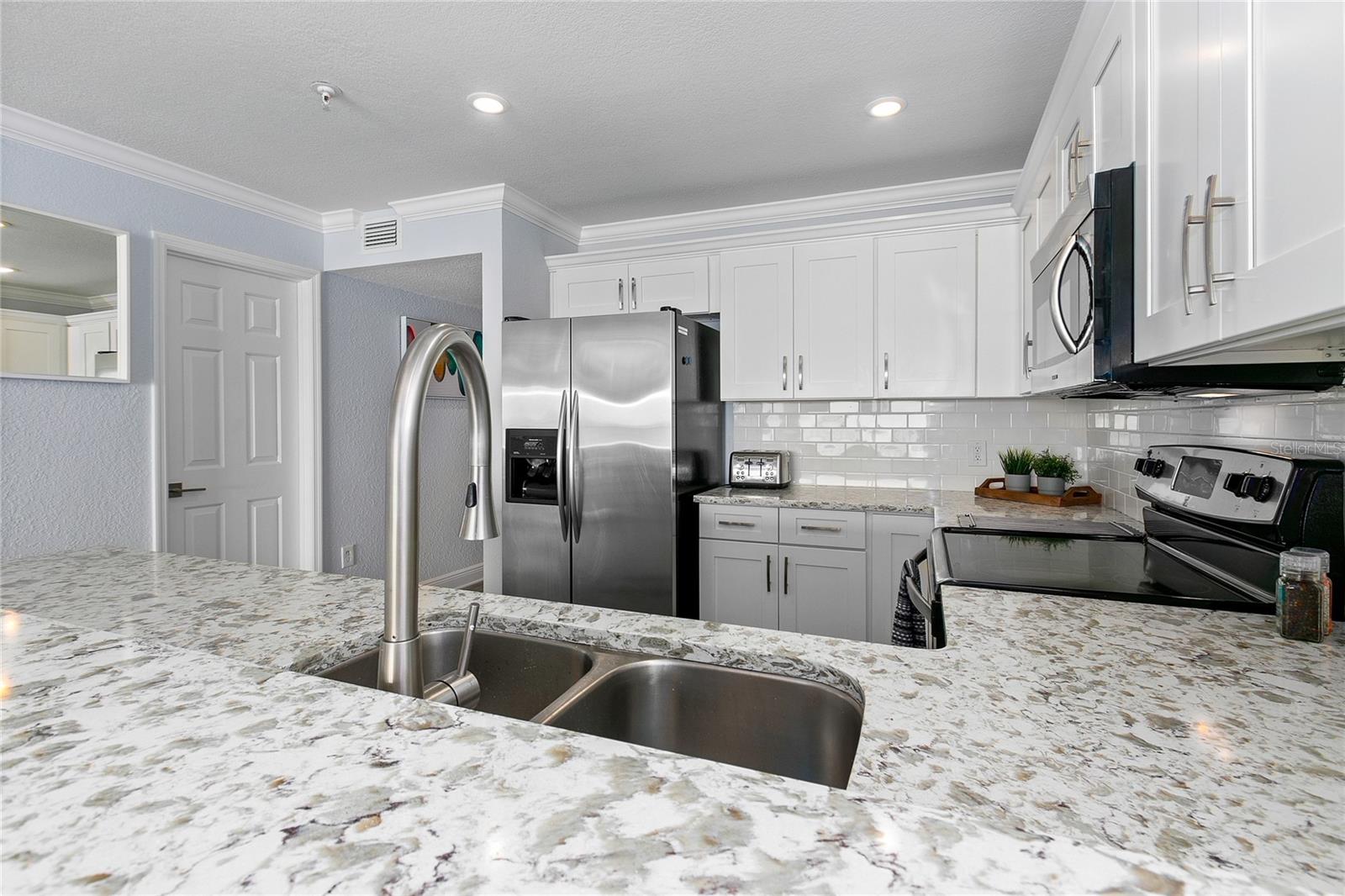 Image 23 of 43 For 19418 Gulf Boulevard 407