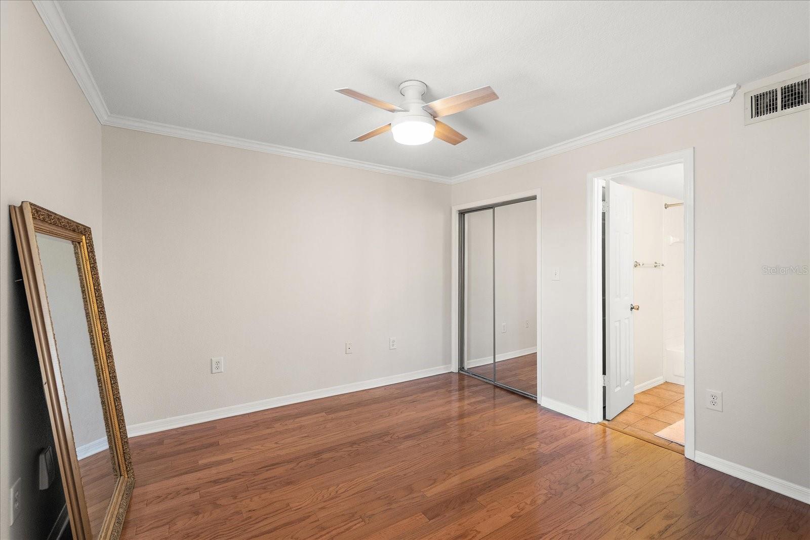 Image 17 of 26 For 1000 Horatio Street 215