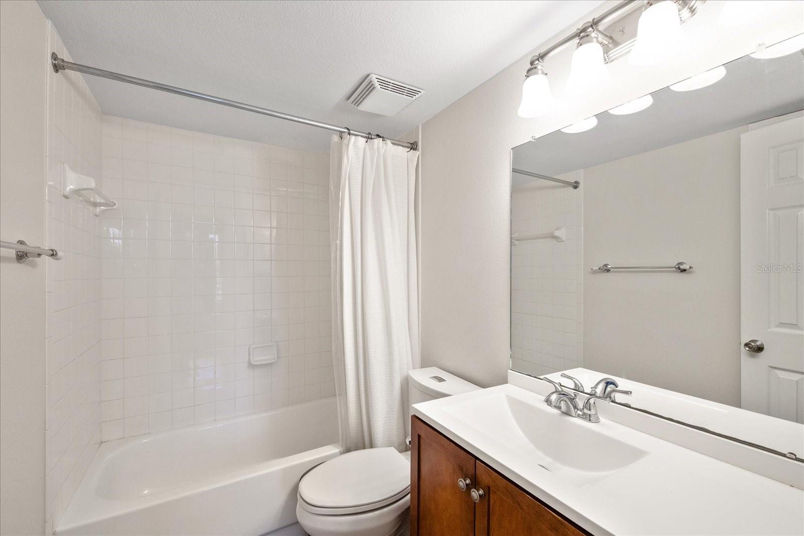 Image 19 of 26 For 1000 Horatio Street 215