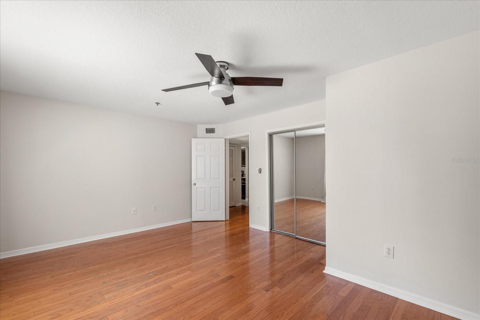 Image 21 of 26 For 1000 Horatio Street 215