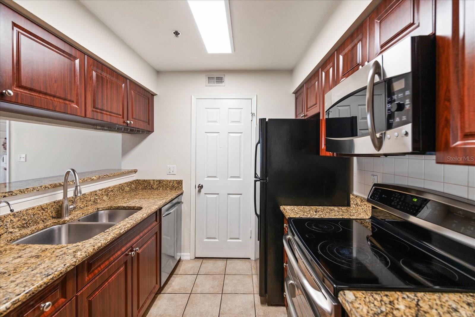 Image 9 of 26 For 1000 Horatio Street 215