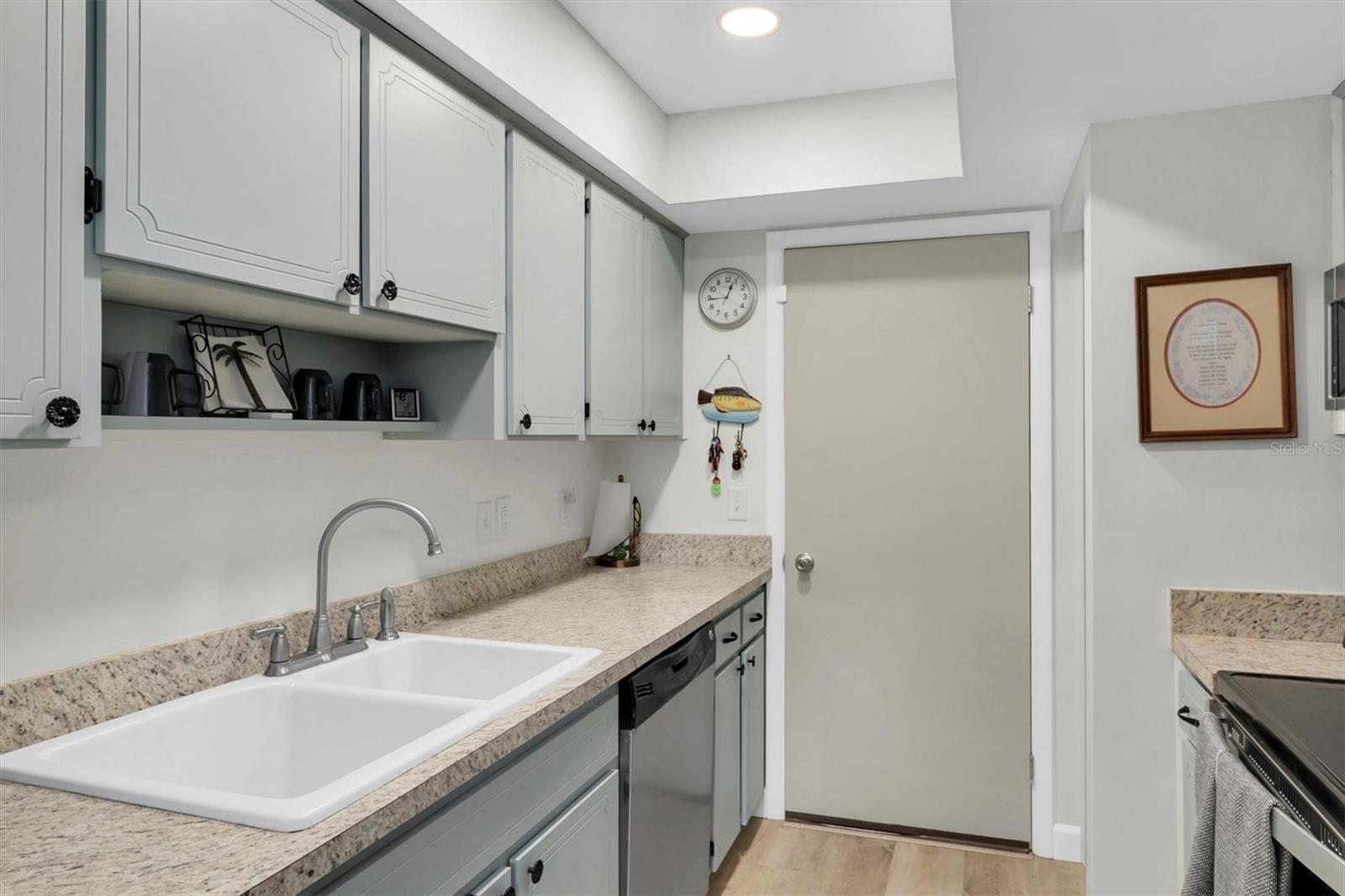Image 10 of 40 For 2828 Sherbrooke Lane C