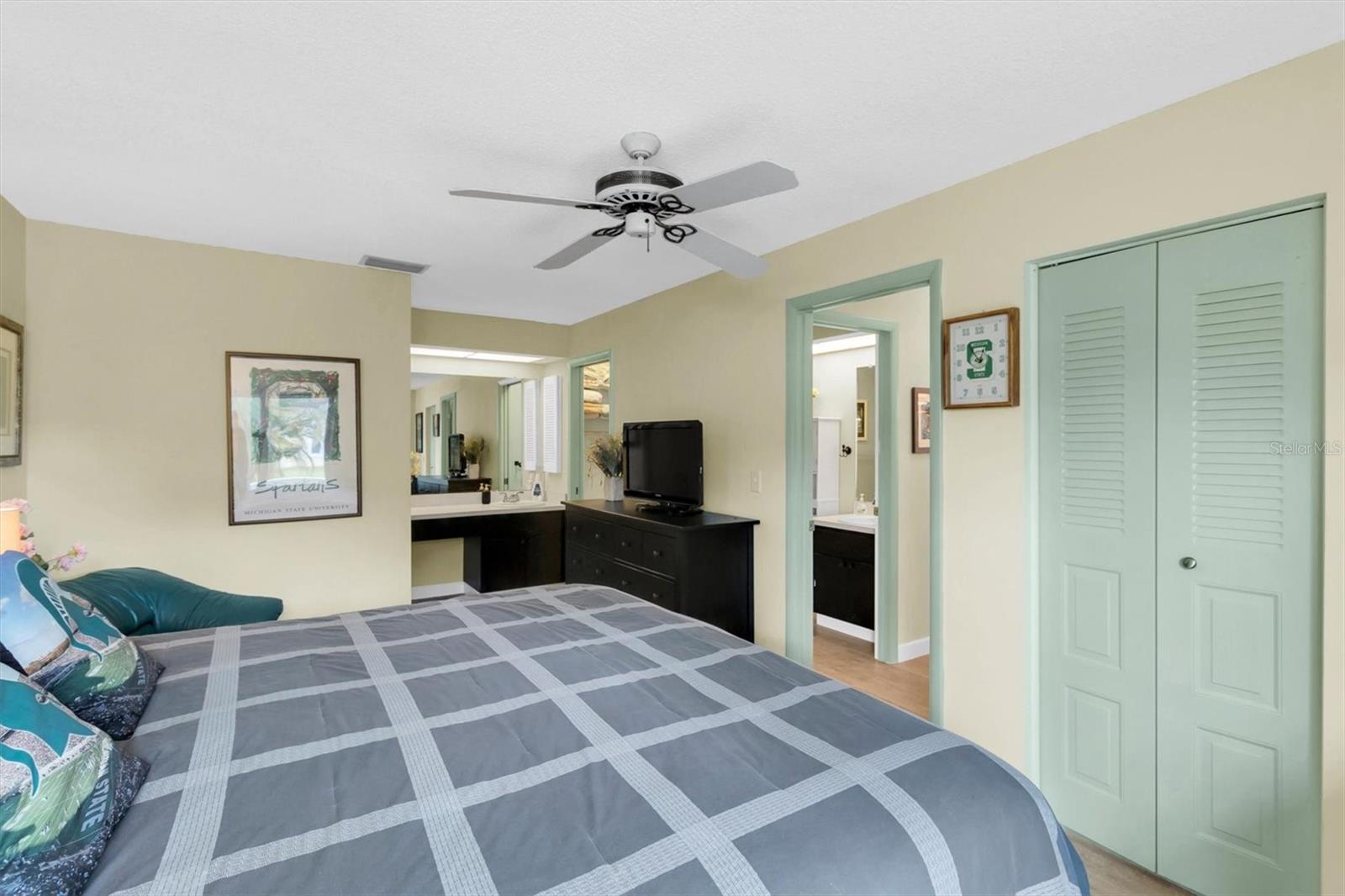 Image 13 of 40 For 2828 Sherbrooke Lane C