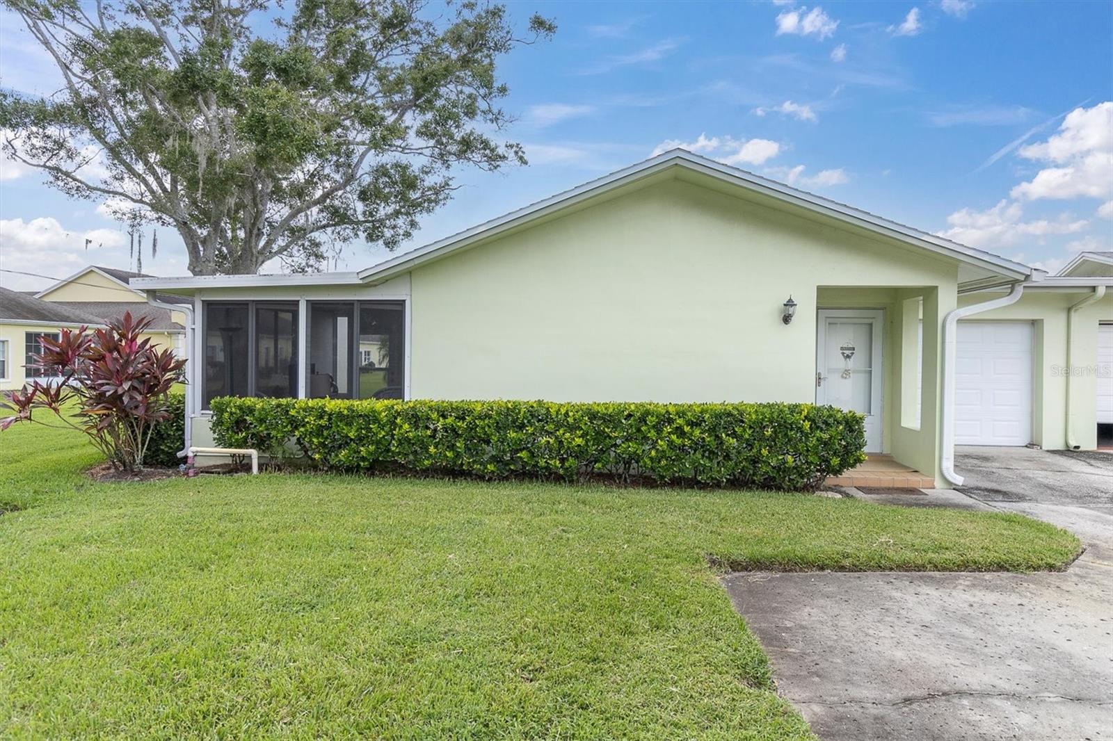 Image 2 of 40 For 2828 Sherbrooke Lane C