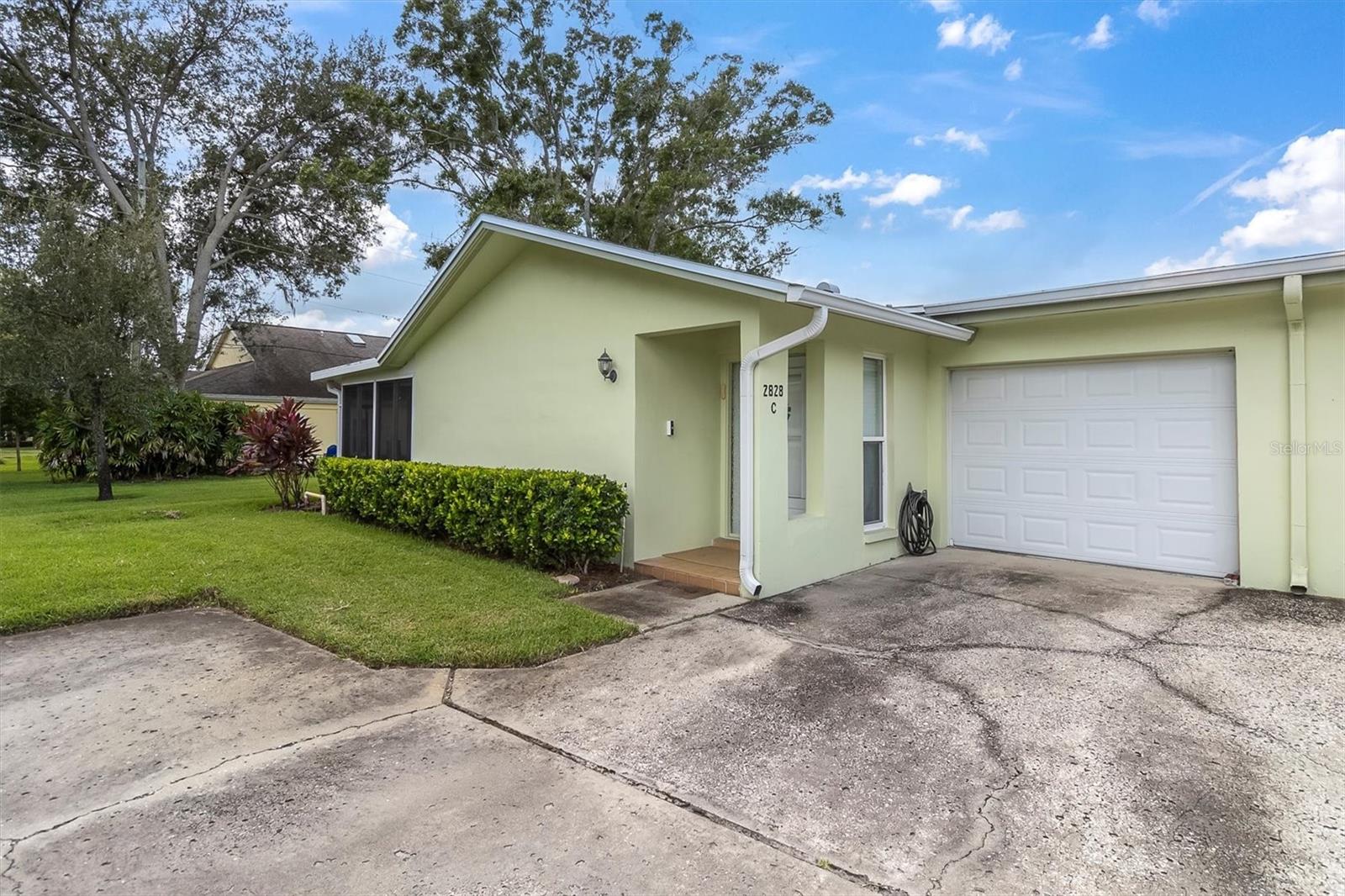 Image 3 of 40 For 2828 Sherbrooke Lane C