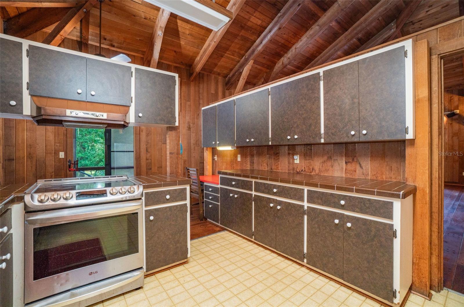 Image 11 of 29 For 6836 Pinetree Lane E