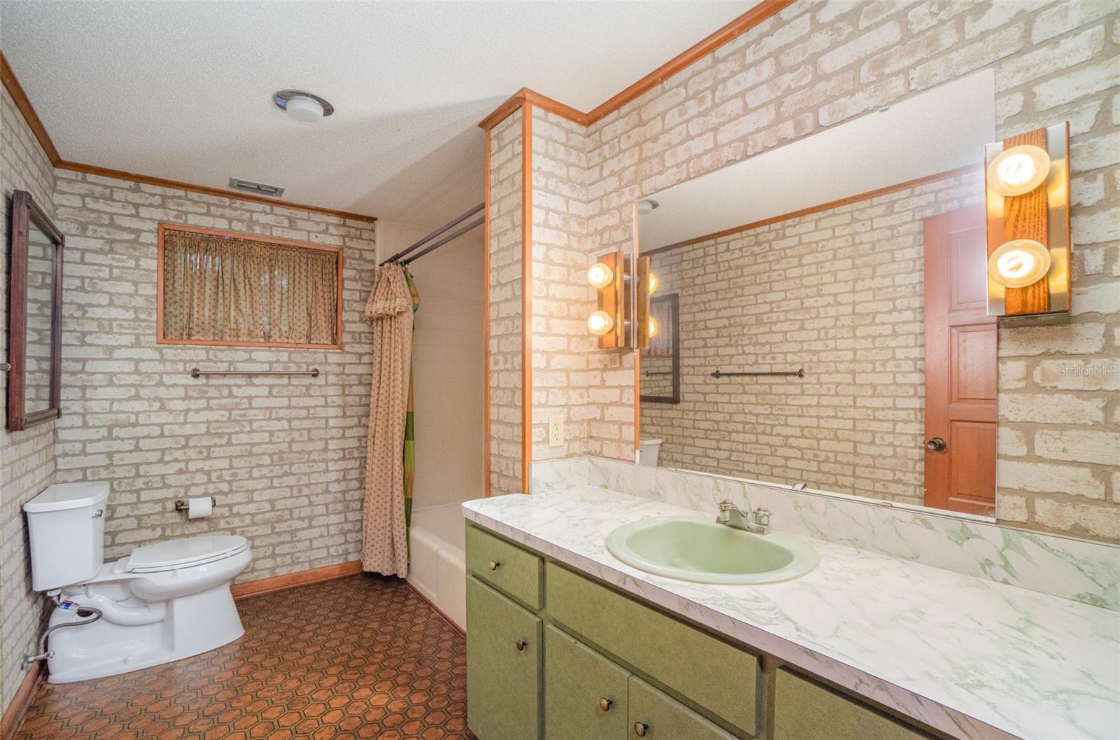 Image 18 of 29 For 6836 Pinetree Lane E