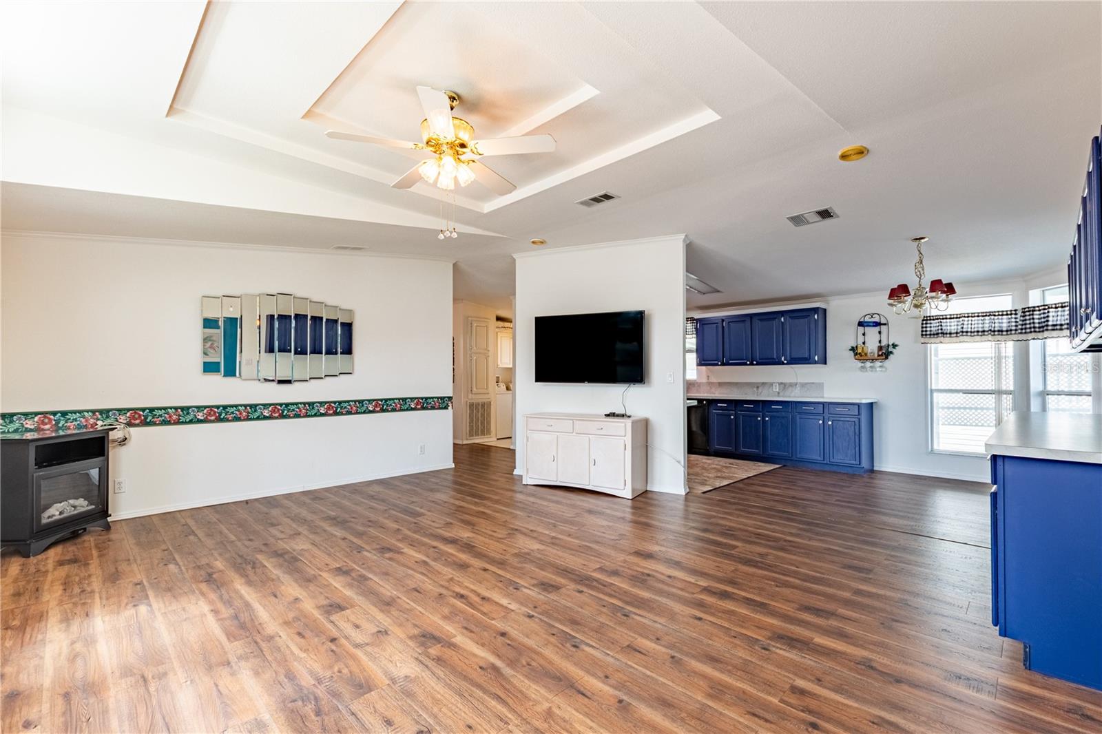 Image 13 of 52 For 5823 Navaho Court