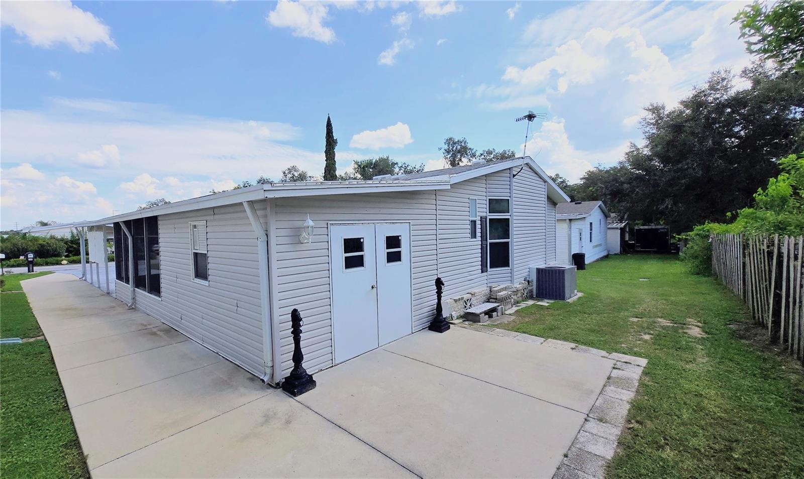 Image 34 of 52 For 5823 Navaho Court