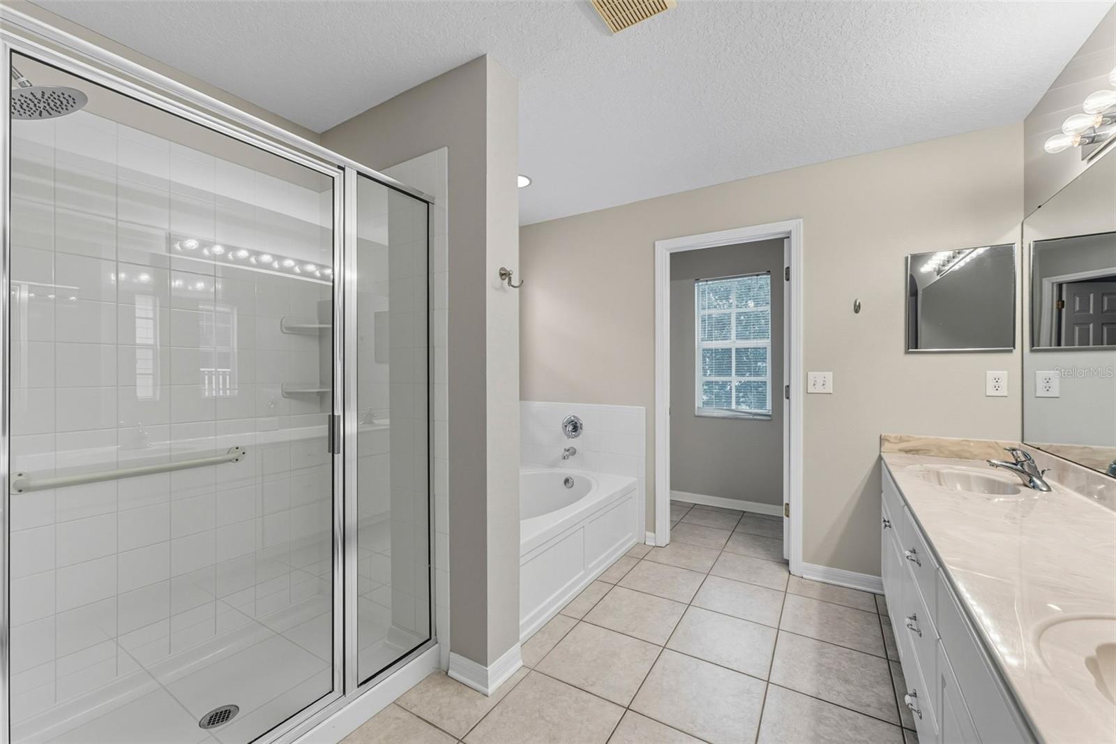 Image 15 of 41 For 16221 Bridgecrossing Drive