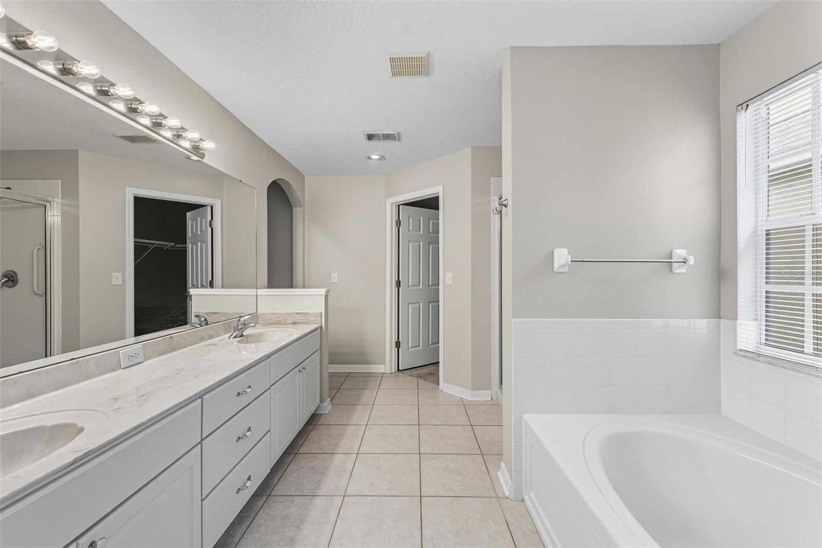 Image 16 of 41 For 16221 Bridgecrossing Drive