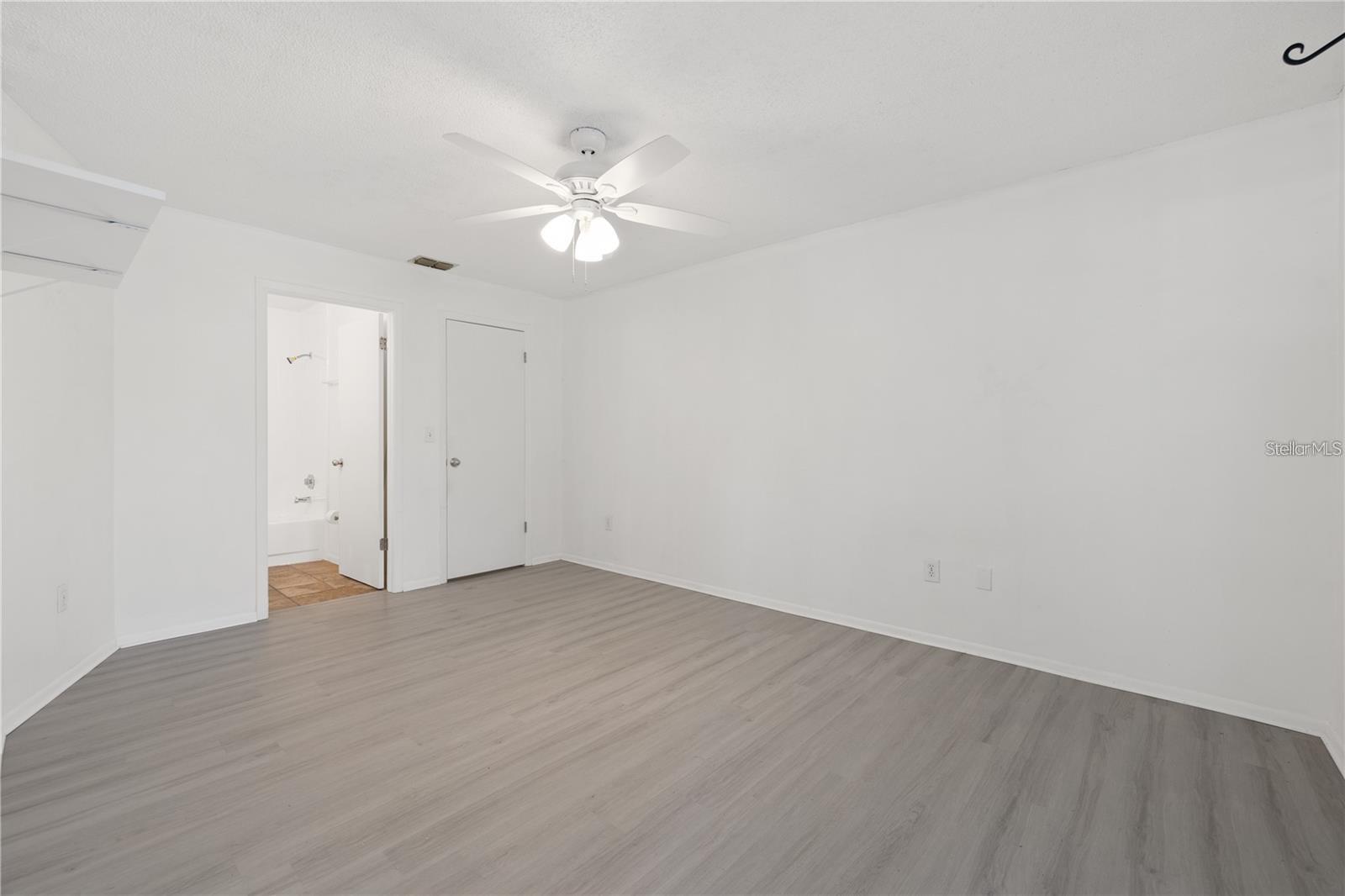 Image 10 of 19 For 4004 Dream Oak Place 203