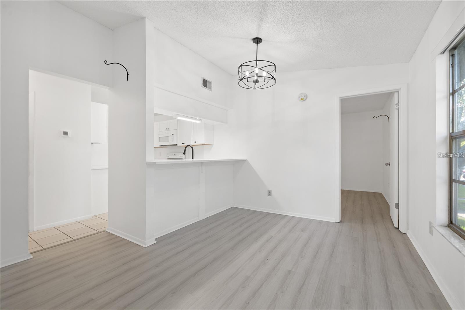 Image 5 of 19 For 4004 Dream Oak Place 203