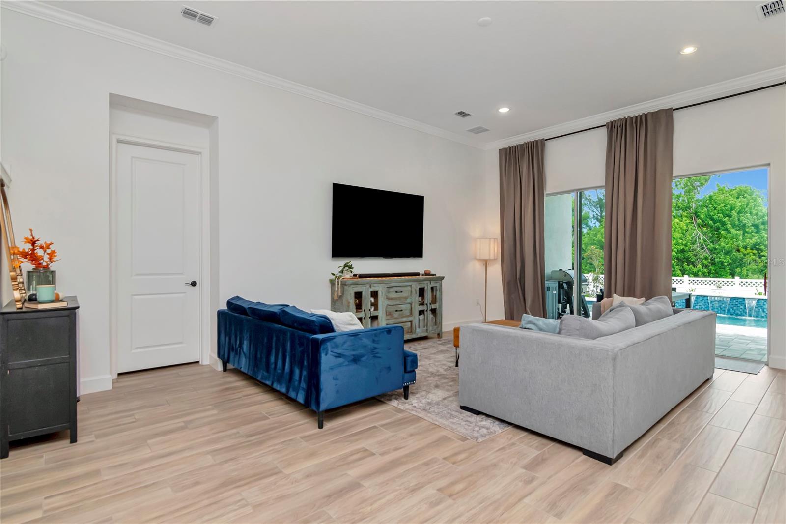 Image 11 of 73 For 979 Signet Drive