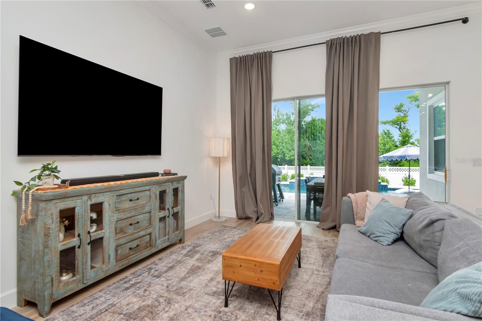 Image 12 of 73 For 979 Signet Drive