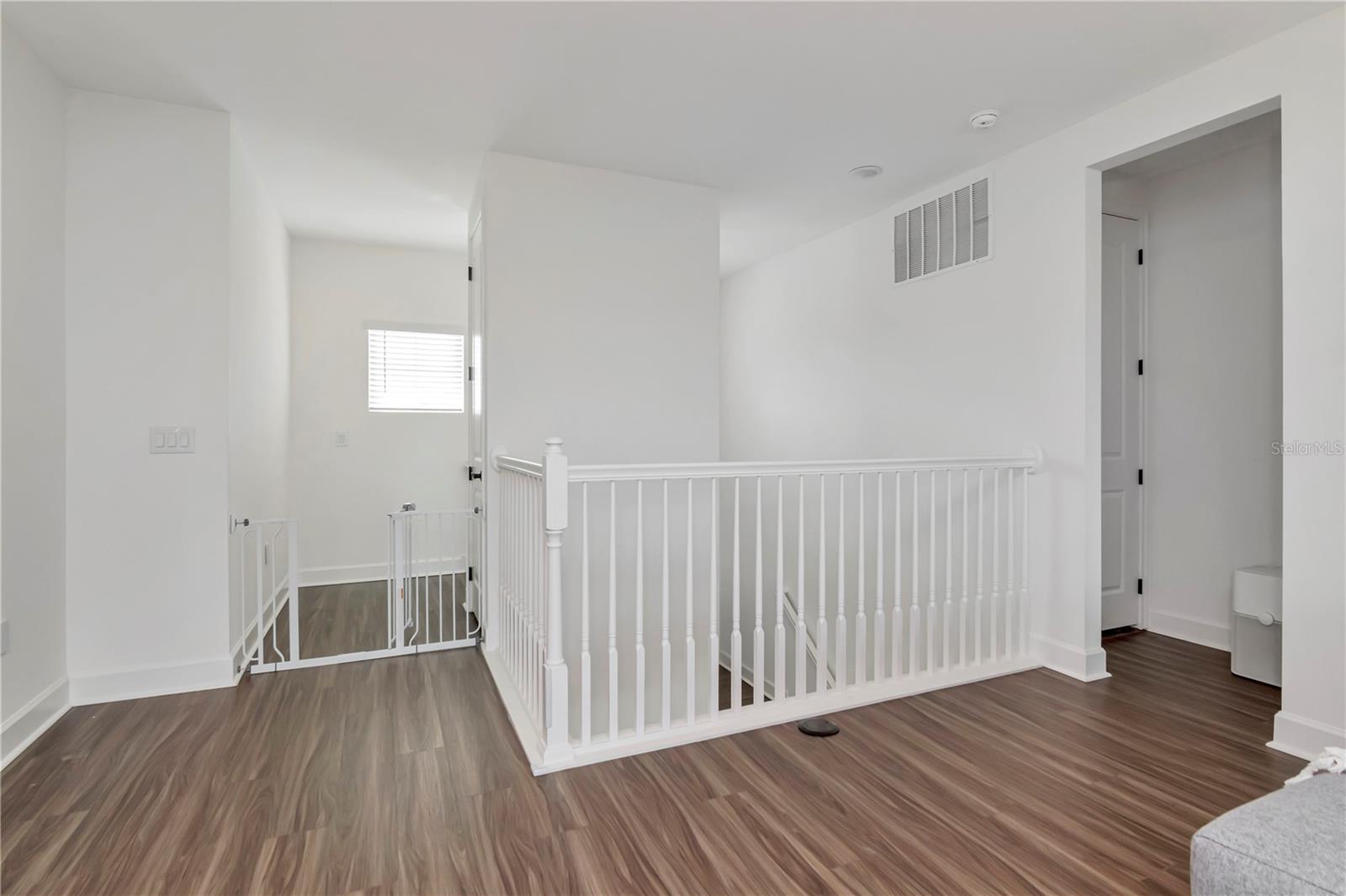 Image 16 of 73 For 979 Signet Drive