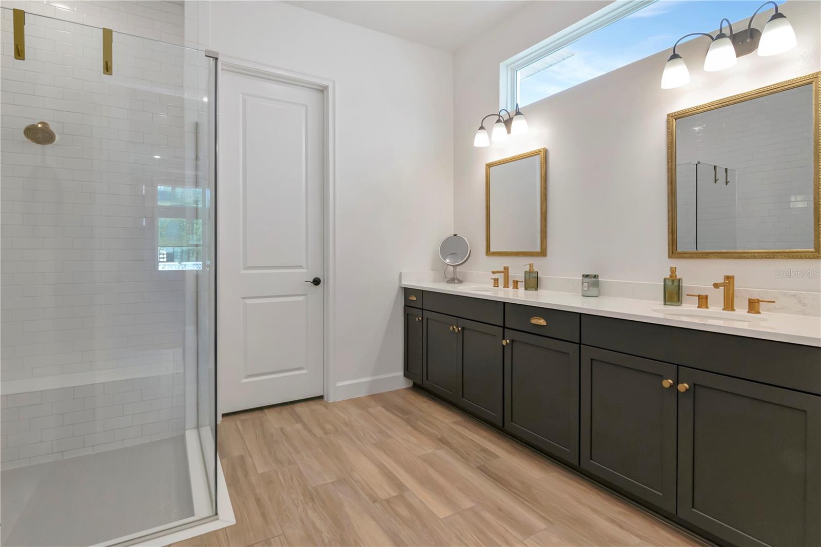Image 30 of 73 For 979 Signet Drive
